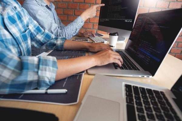 印度软件外包业的AI大逃杀 服务模式的生死转型